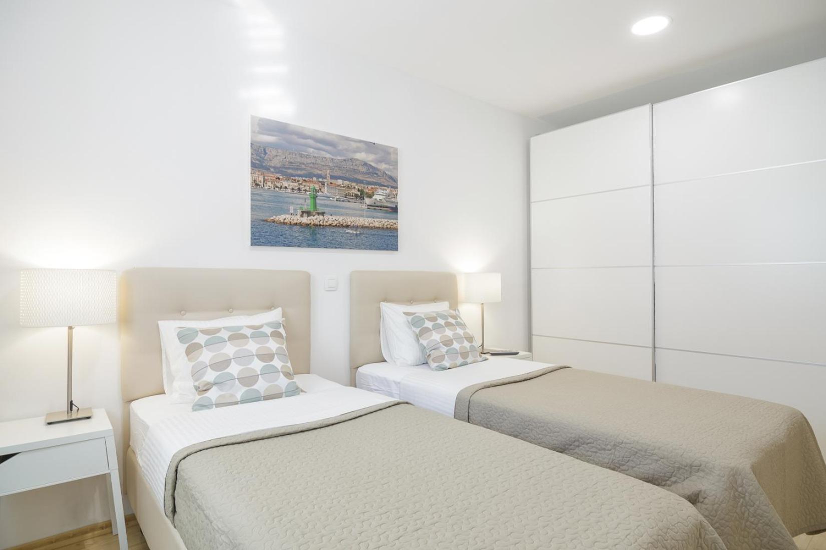 Holiday Home Aspalathos - With Free Parking, Near The Beach, A Few Minutes' Walking Distance To The Unesco Palace Split Exterior foto