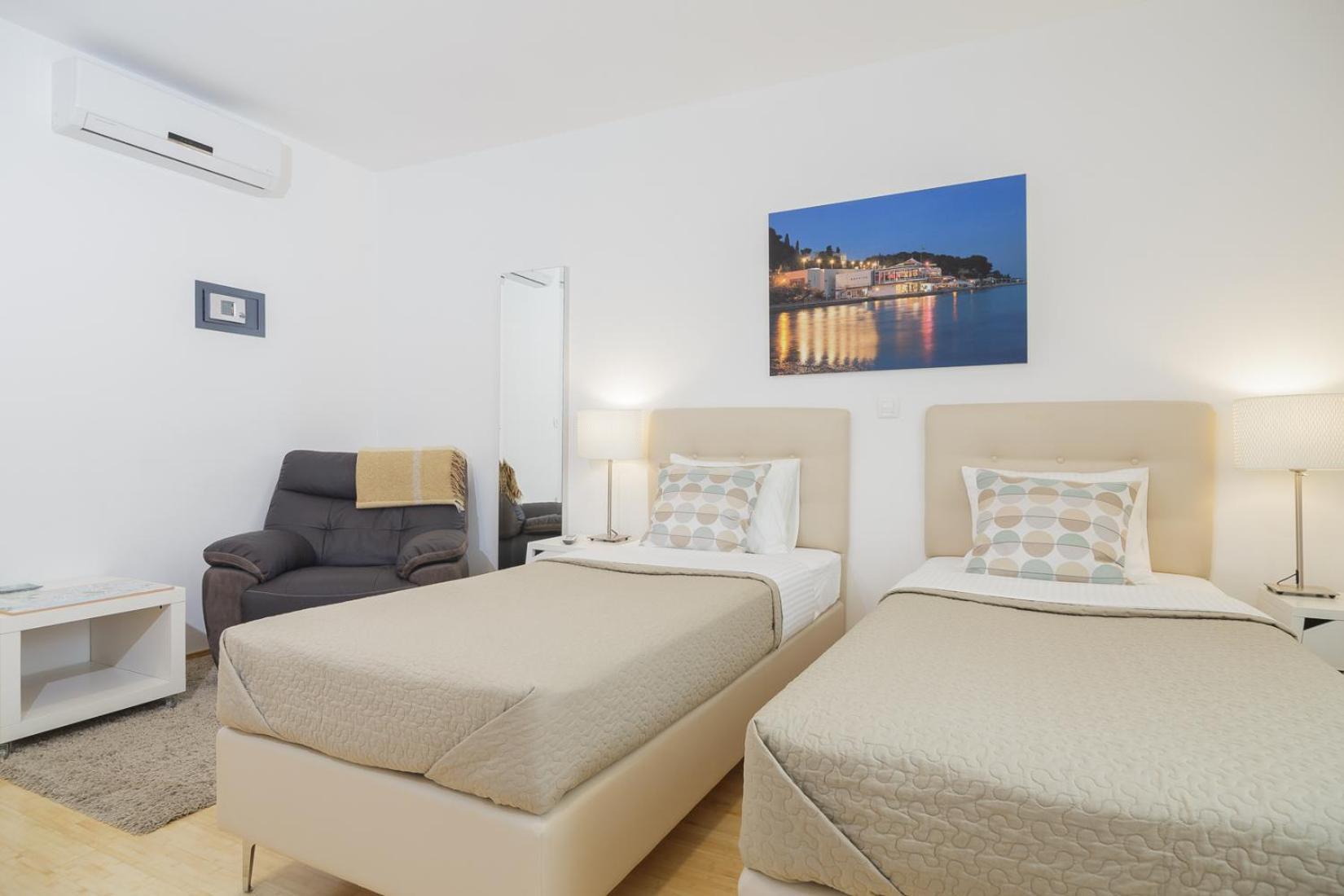 Holiday Home Aspalathos - With Free Parking, Near The Beach, A Few Minutes' Walking Distance To The Unesco Palace Split Exterior foto