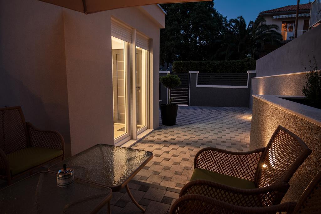 Holiday Home Aspalathos - With Free Parking, Near The Beach, A Few Minutes' Walking Distance To The Unesco Palace Split Habitación foto