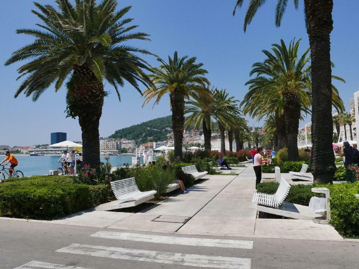 Holiday Home Aspalathos - With Free Parking, Near The Beach, A Few Minutes' Walking Distance To The Unesco Palace Split Exterior foto