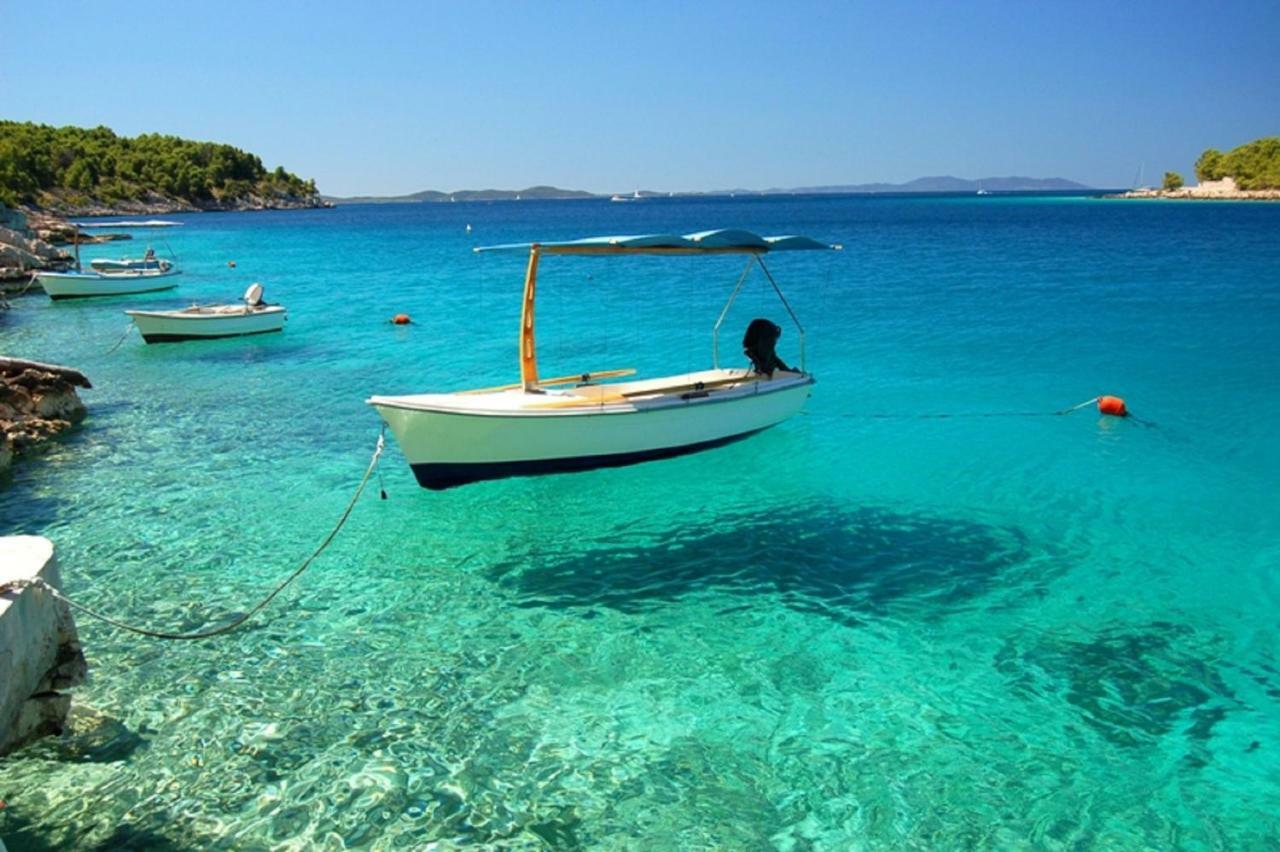 Holiday Home Aspalathos - With Free Parking, Near The Beach, A Few Minutes' Walking Distance To The Unesco Palace Split Exterior foto